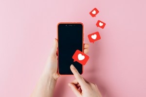 are-you-carouseling-on-the-dating-apps-lets-leave-that-dating-trend-in-2024