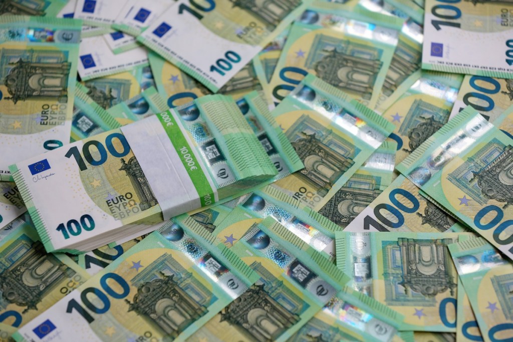 dead-parisian-man-wills-millions-of-euros-to-small-french-town-hed-never-been-to