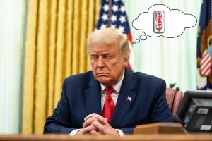 donald-trump-has-a-diet-coke-button-back-on-his-oval-office-desk