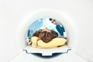 woman-learned-to-take-her-butt-plug-out-before-an-mri-the-hard-way